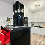 Apartment Industrial Red By Lookap - Parking, Klimatyzacja